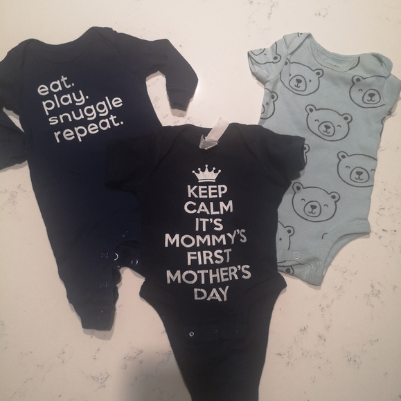 💛 newborn onesie bundle - Picture 1 of 3